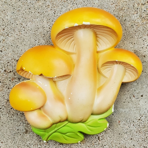Chalkware Frog and Mushroom wall hanging - Picture 9 of 11